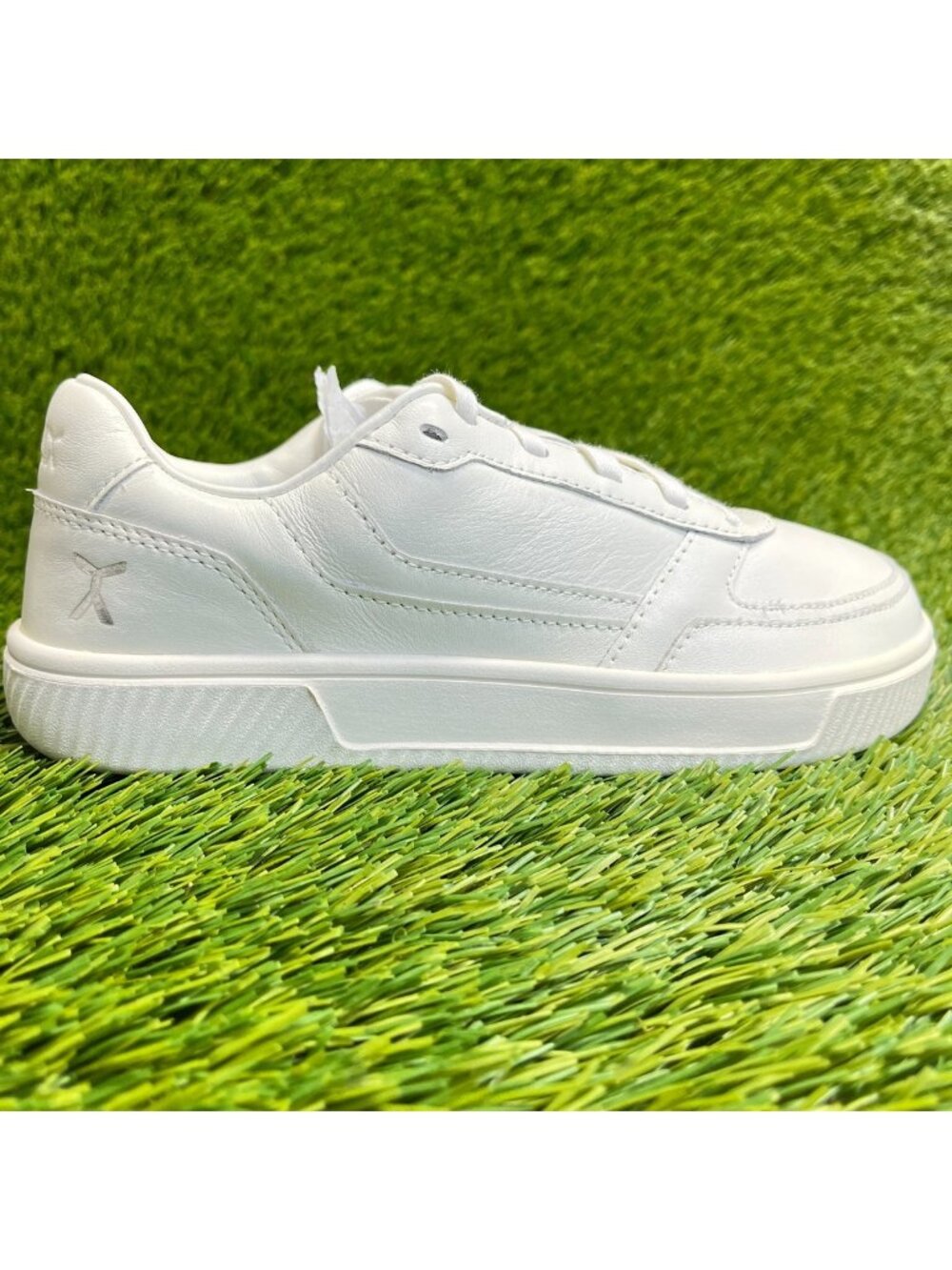 Flux Footwear Adapt Leather Trainer White Womens Size 6.5 Athletic Walking Shoes